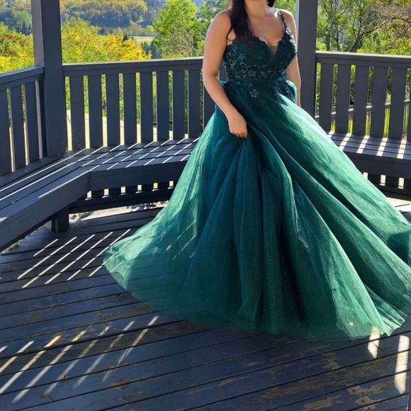 Dress 👗 - Picture 4 of 6